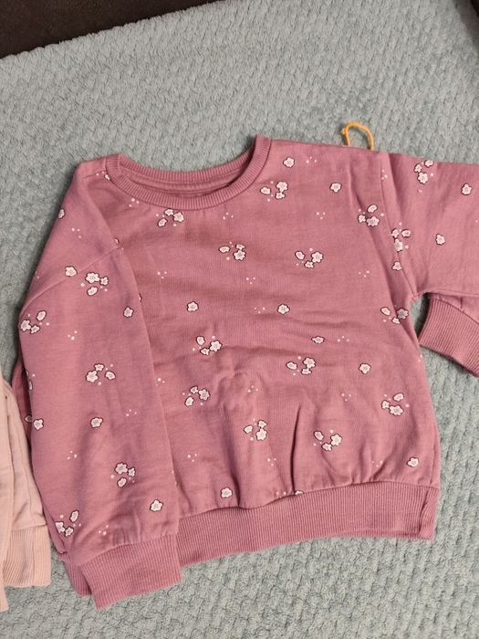 Одяг для дівчинки лосіни,кофти,светри.