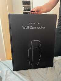 Tesla wallbox na caixa