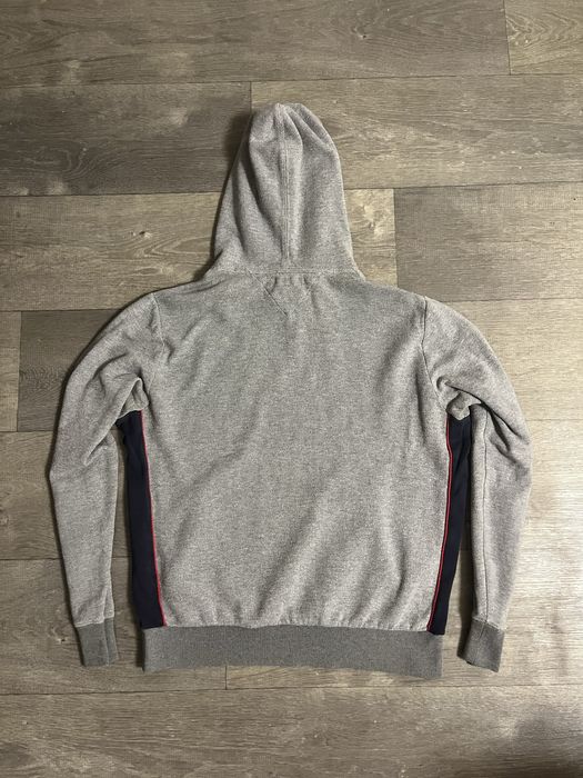 Худі Tommy Hilfiger.