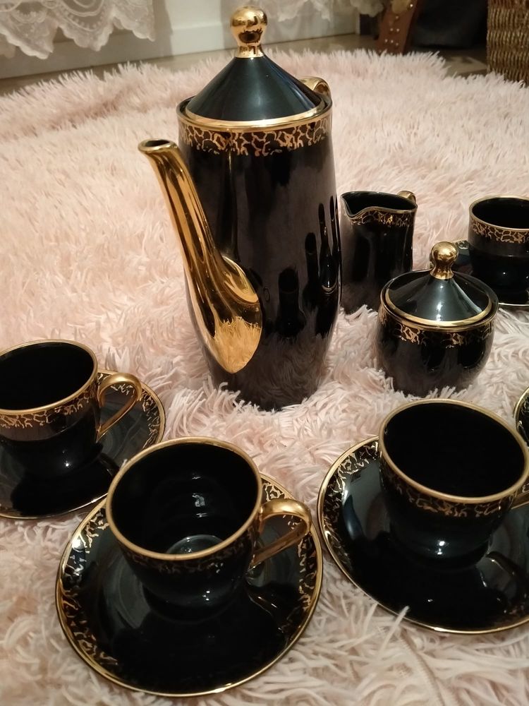 Porcelanowy serwis kawowy w kolorze czarnym