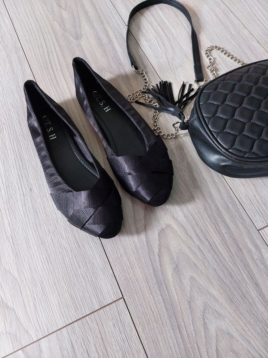 Czarne eleganckie baleriny