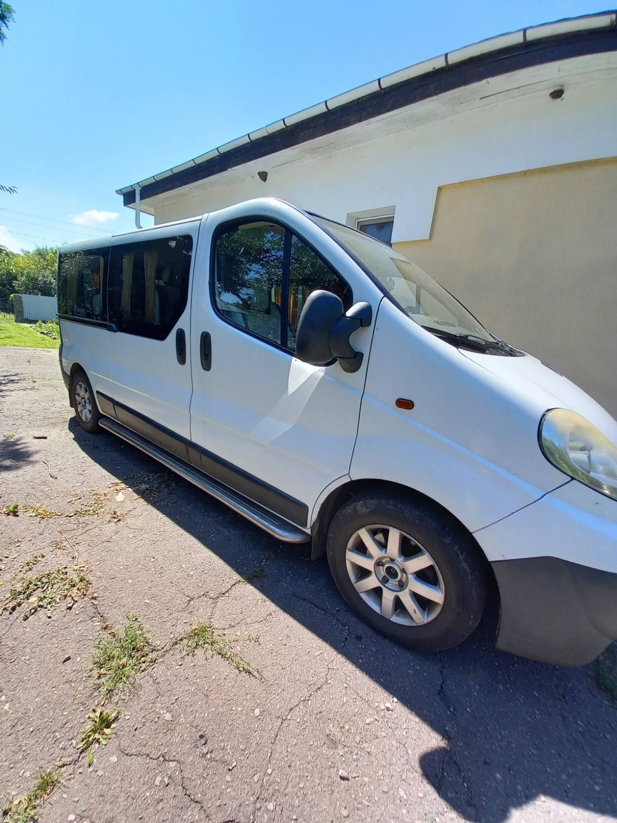 продам сімейне авто OPEL VIVARO 2.5