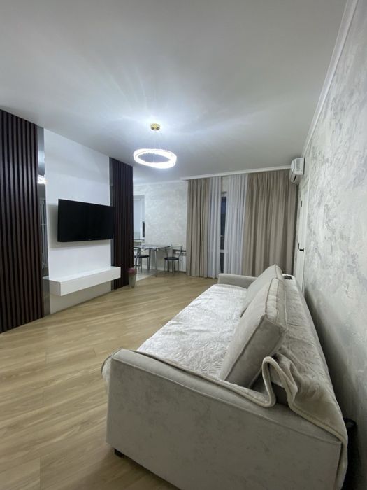 Продаю 2 комнатную квартиры м. Научная, пр. Науки, 23