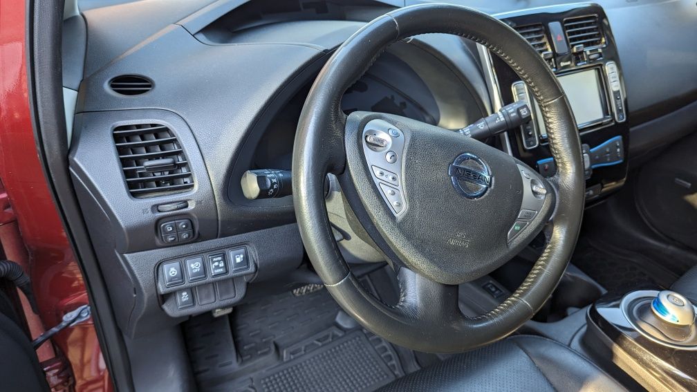 Nissan Leaf 2014, 42кВт, 300км