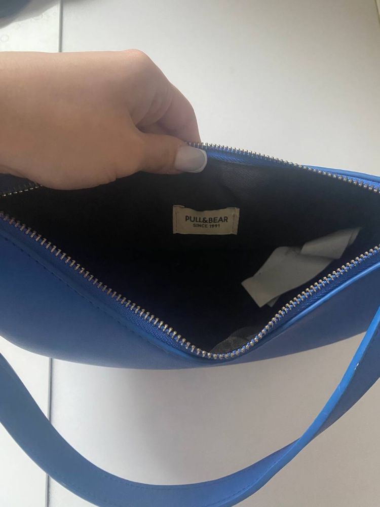 синяя сумочка pull&bear