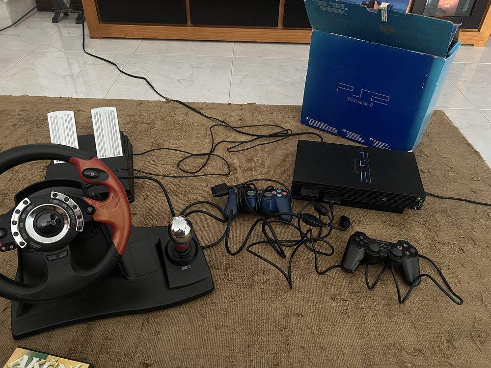 Ps2 com volante e pedais