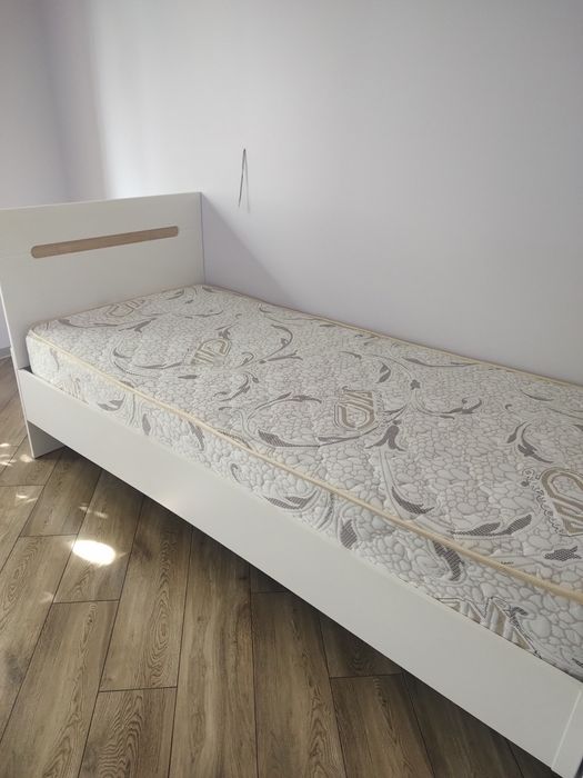 Ціну знижено! Продам односпальне ліжко !