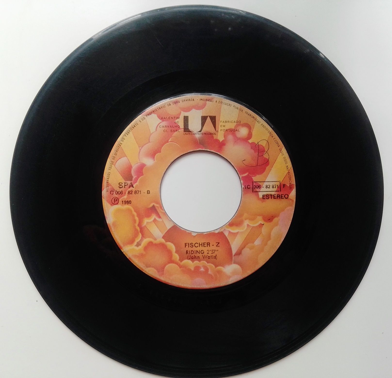 2 Vinis Fisher-Z E Adriano Celentano Singles sem capa 2€ cada.