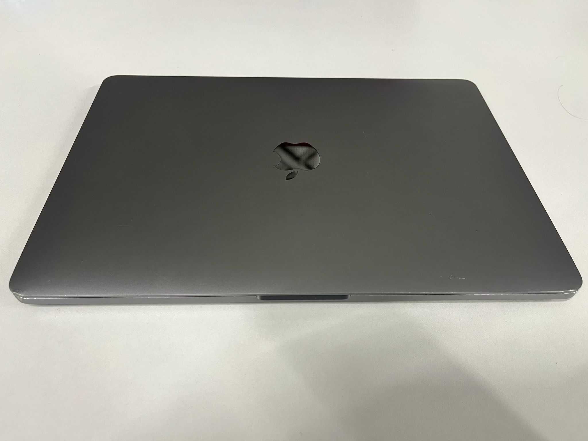 MacBook Pro 2020 with TouchBar, 13-inch 2020, Two Thunderbolt 3 ports