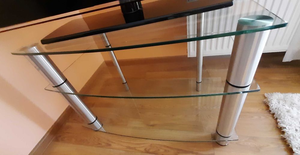 Szklany stolik rtv pod telewizor