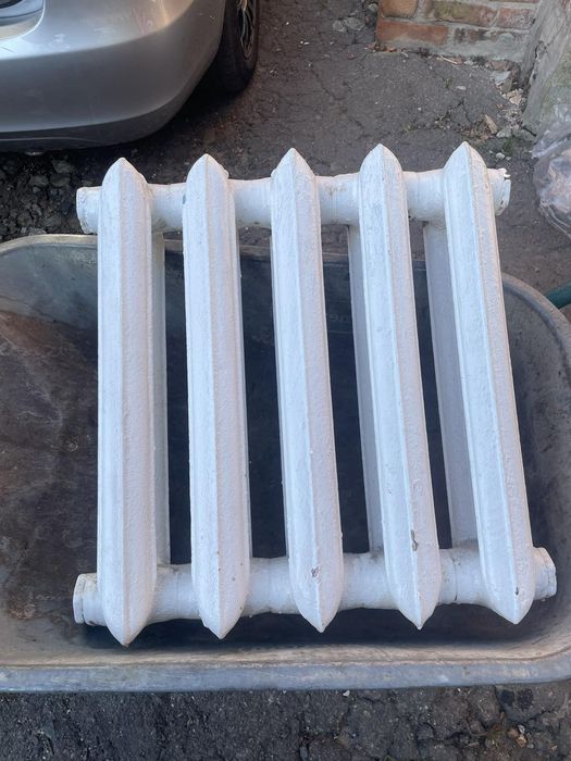 Продам 3 чугунних батарей