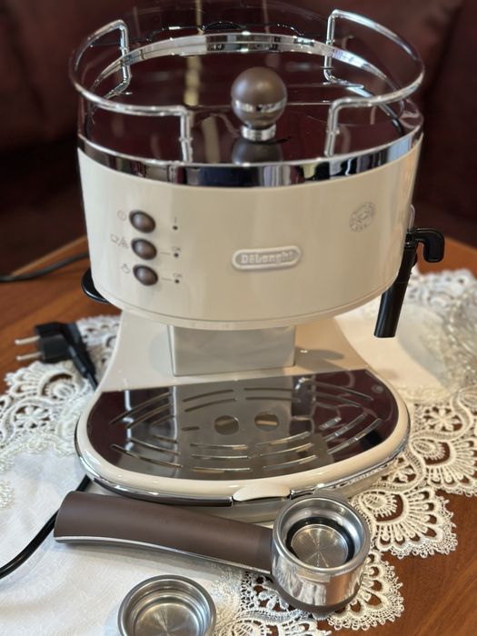 Продаю кавоварку DeLonghi ECO 311