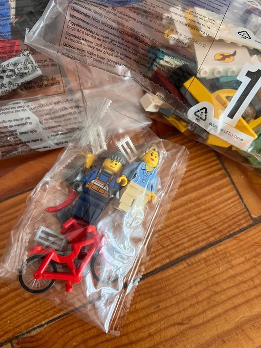 LEGO 4435 Car and Caravan