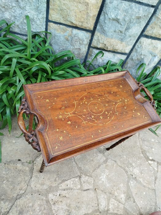 Mesa Vintage 1930 Bandeja Ango Indiana com incrustações em latão