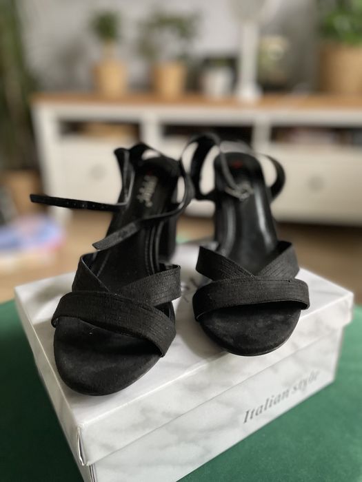 Sandały zamszowe czarne NOWE r.38