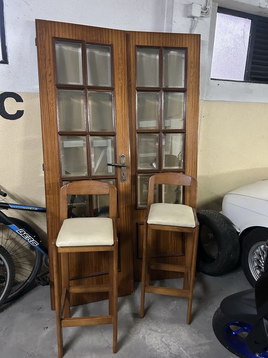 Vendo 2 portas + 2 cadeiras