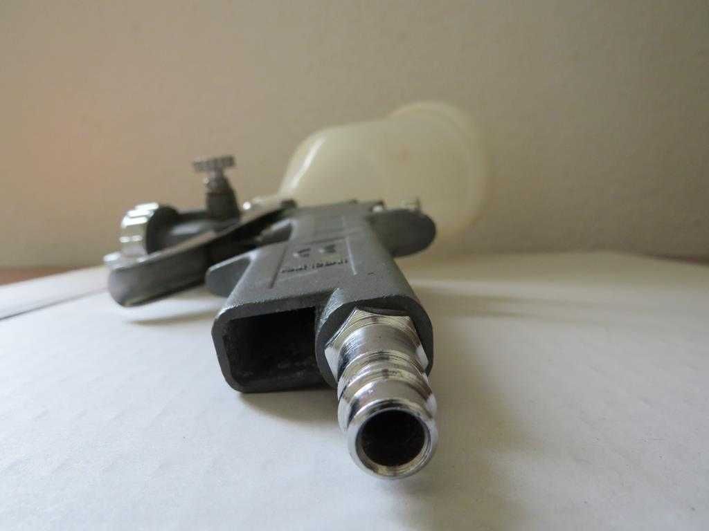 Pistola pintura ar comprimido, nunca utilizada. Com copo FRATURADO!