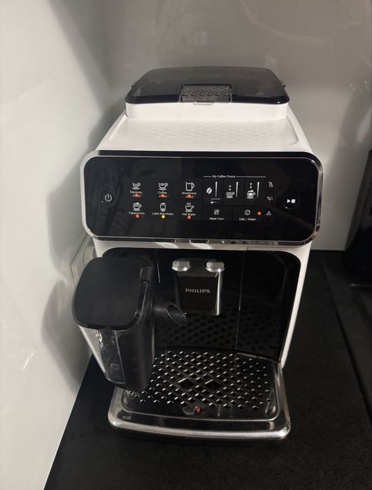 Ekspres ciśnieniowy Philips LatteGo EP3243 - odbiór wola