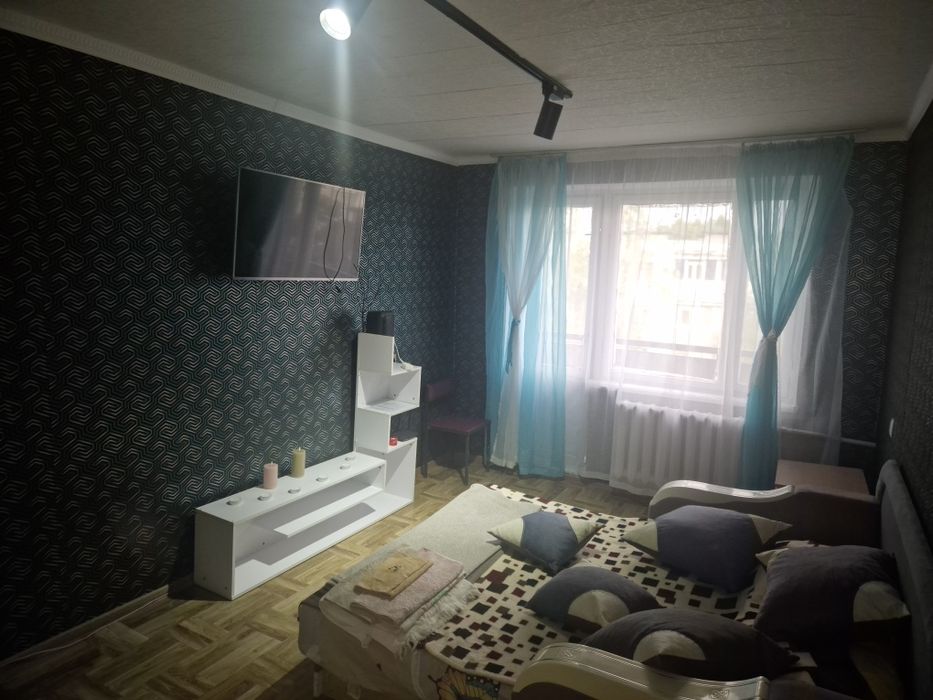 Квартира 1к посуточно на 40 років