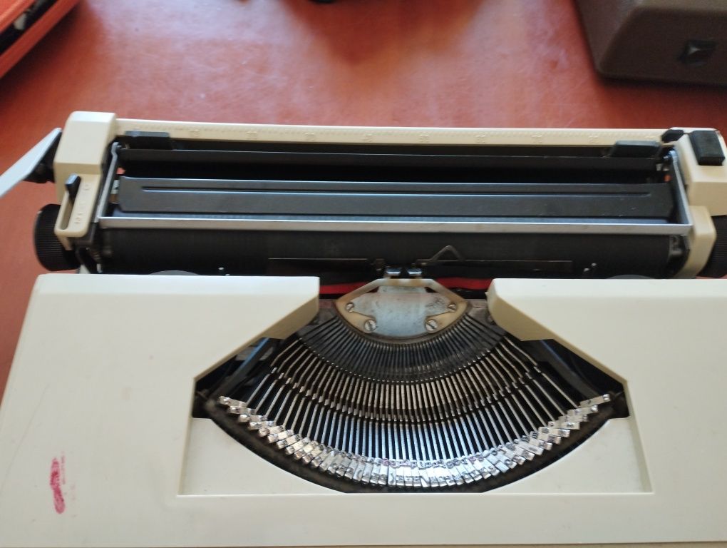 Máquina de escrever Rover 3000