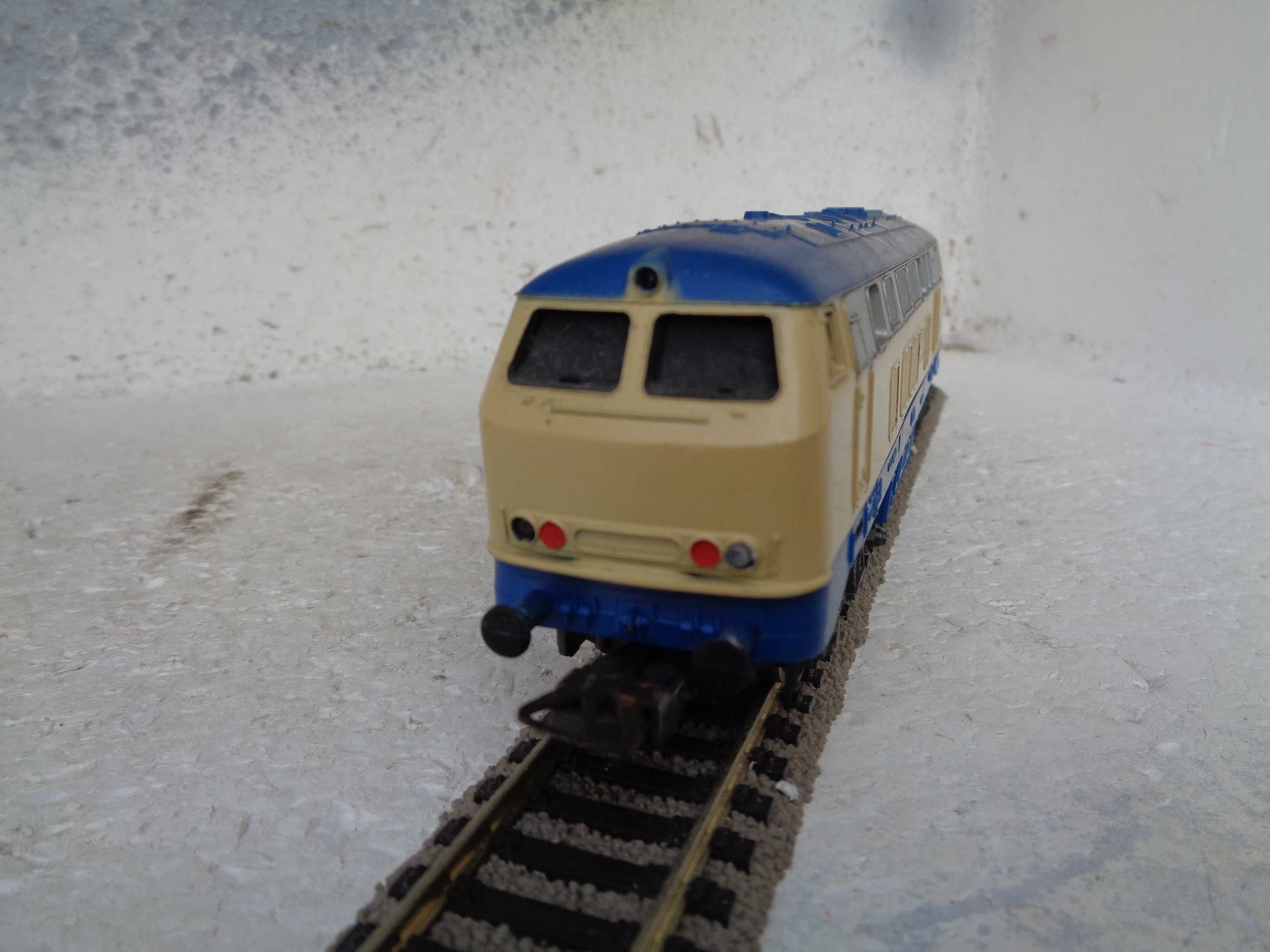 1:87 LIMA Locomotiva Diesel da DB V218 -6 comboio