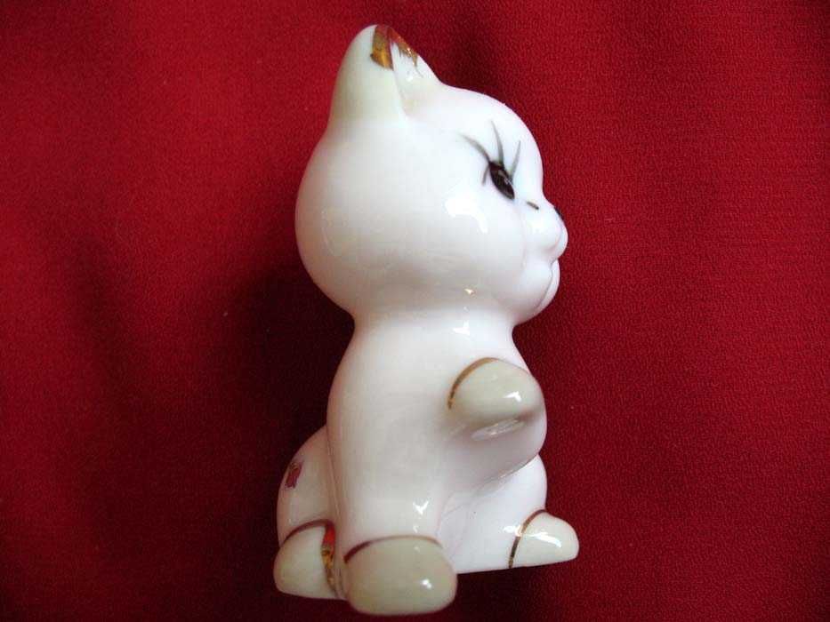 Kot - biały - powabna kicia - figurka porcelana - 6 x 5 x 4 cm