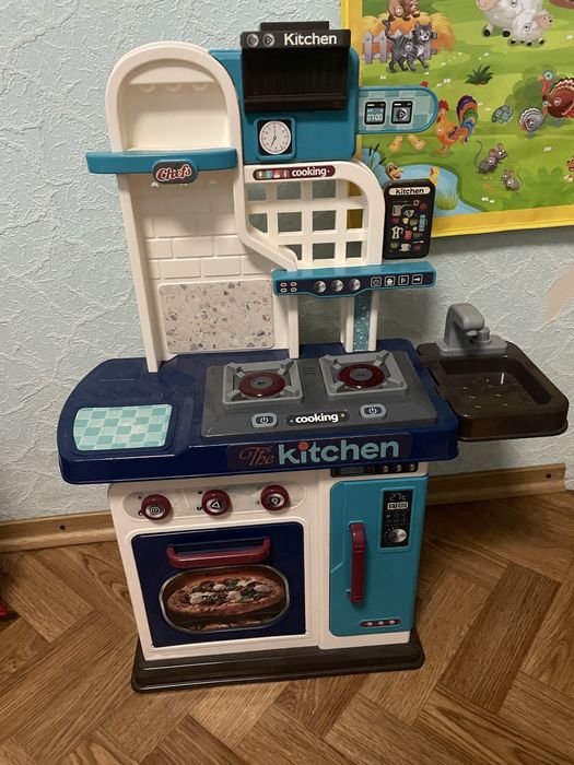 Дитяча кухня , фрукти , посуд, візочок