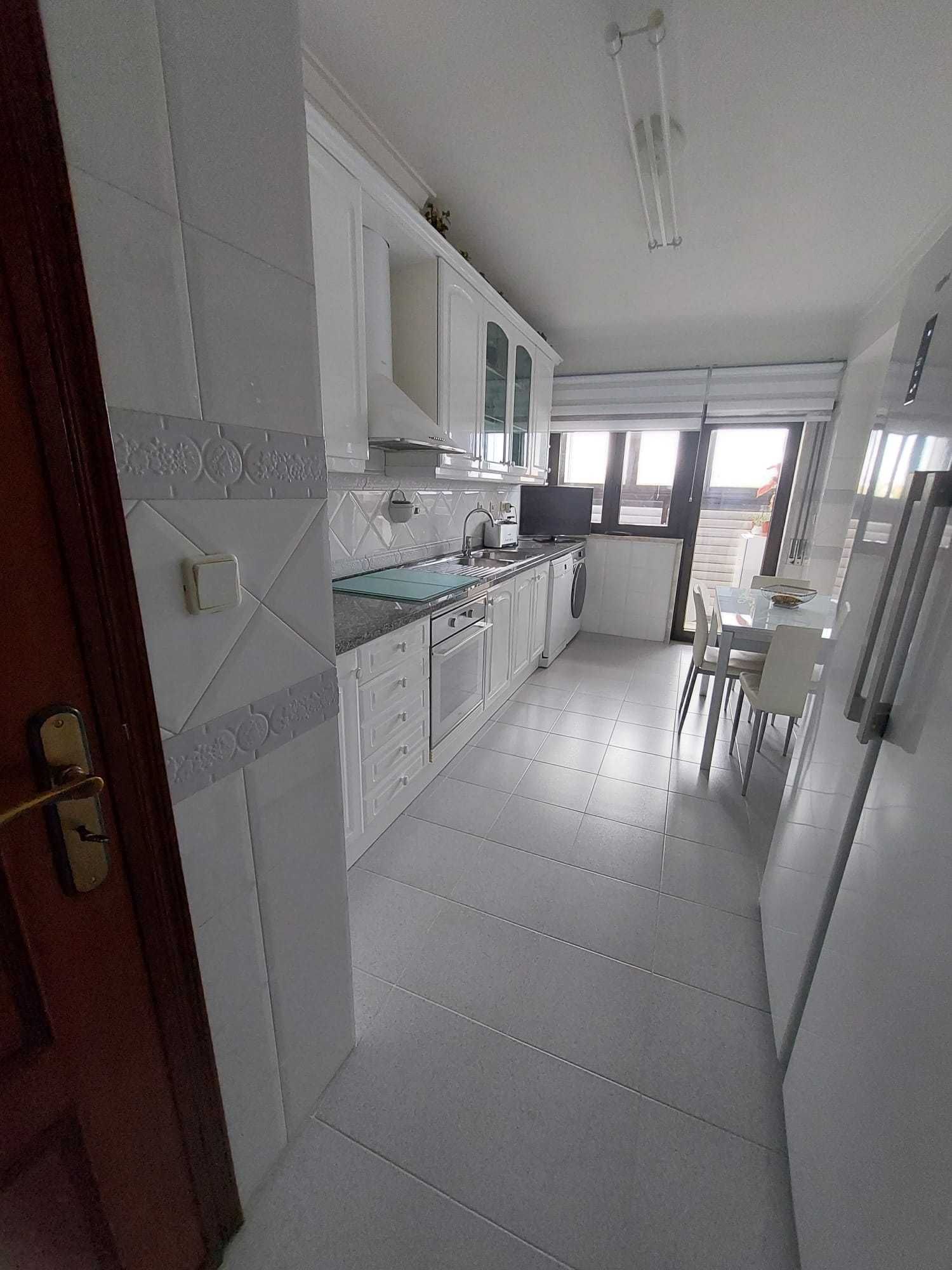 Apartamento T3,  Com Box e Arrecadação na Póvoa de Santa Iria.