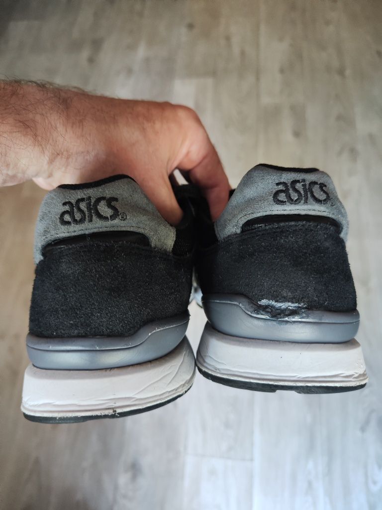 Продаються оригінальні чоловічі кросівки asics 43розмір