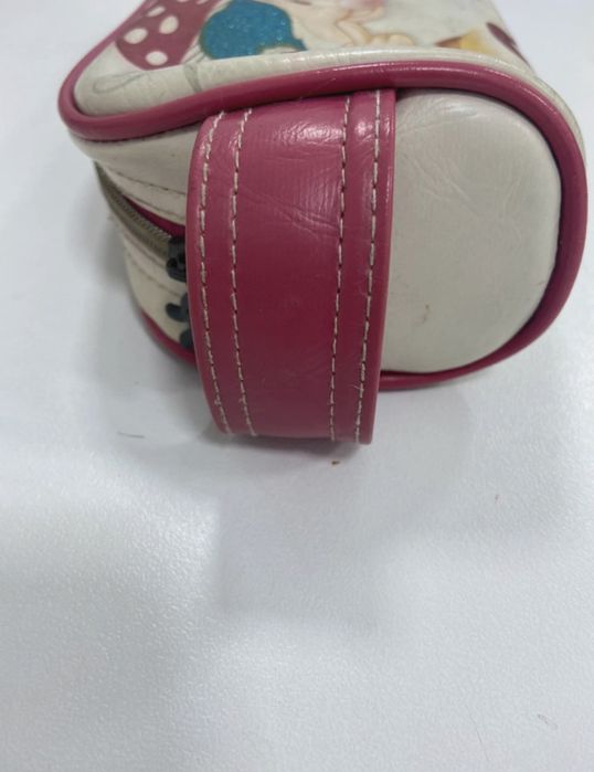 Estojo escolar  em muito bom estado