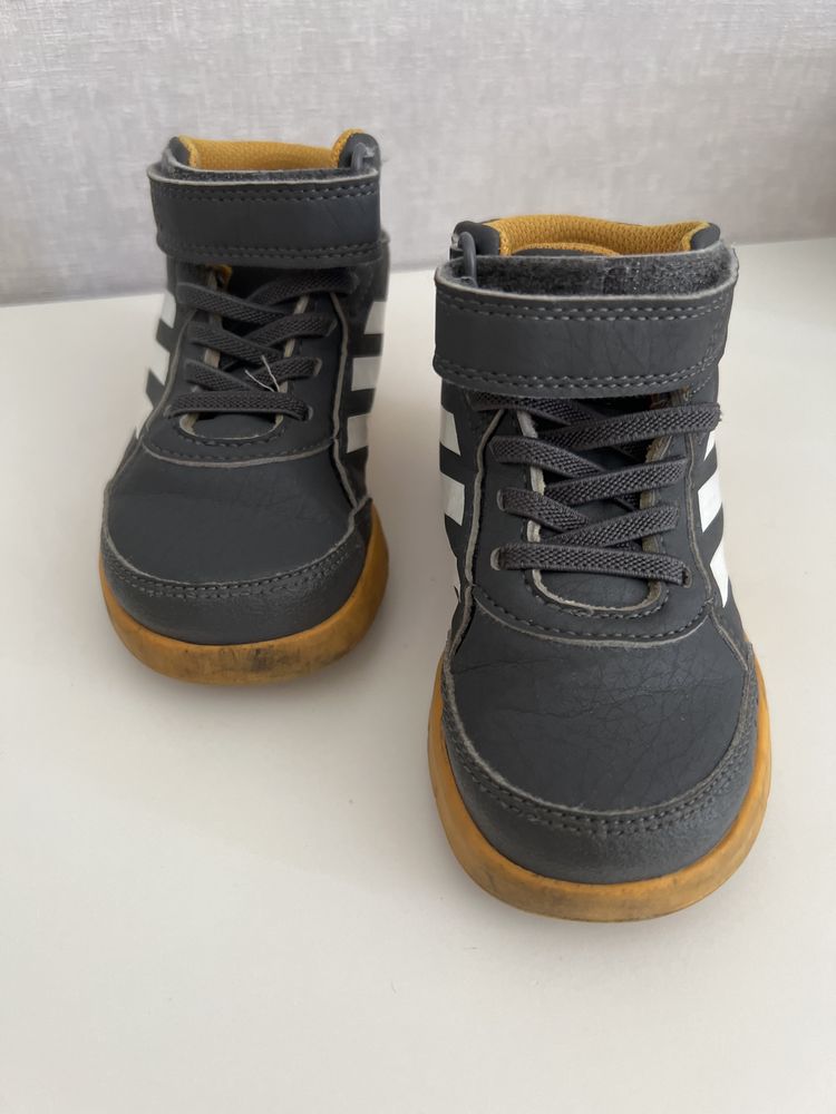 adidasy firmy Adidas - rozmiar 23 / wkładka 13,2 cm