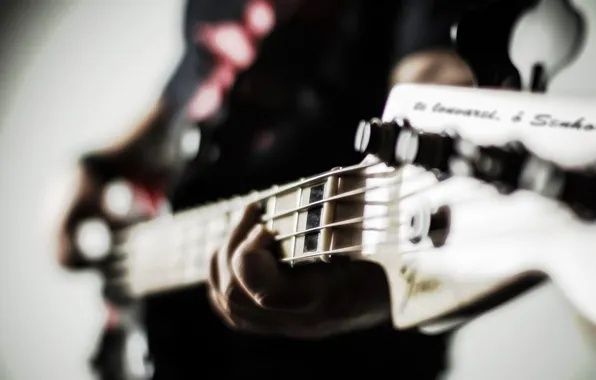 Шукаю басиста , басистку в гурт