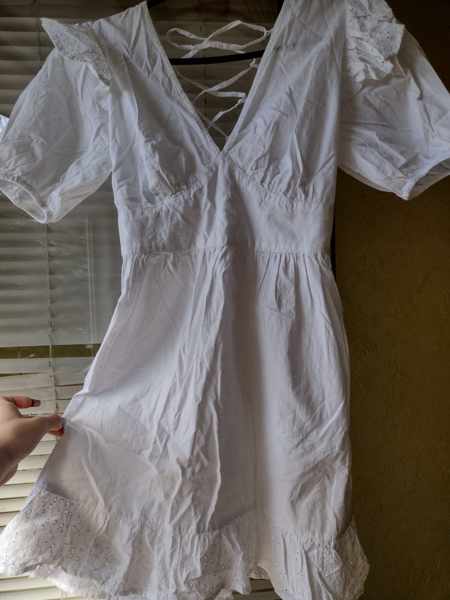 Плаття жіноче біле