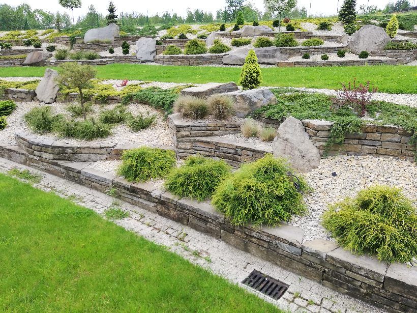 Piaskowiec kamień naturalny na skalniaki