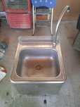 Lava-mãos de inox com torneira de pedal
