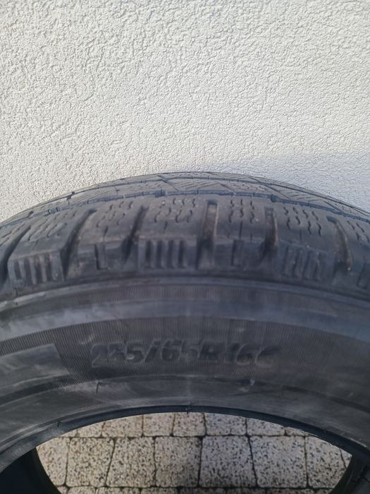 Opona zimowa Michelin 235/65 R16 121/119