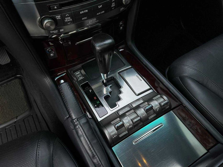 Lexus LX 570 AT 2011