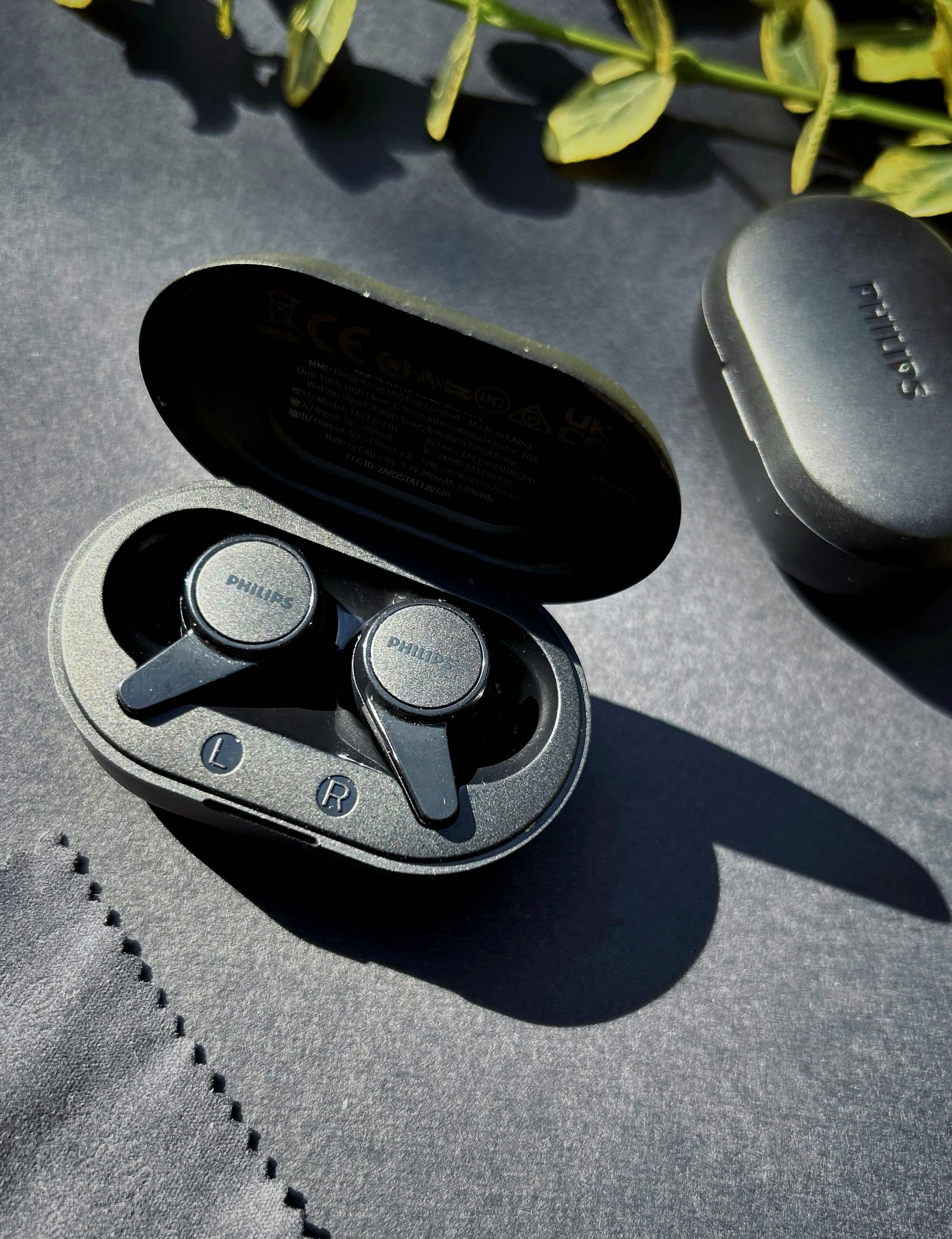Навушники наушники гарнітура bluetooth Philips TAT1207 TWS black чорні