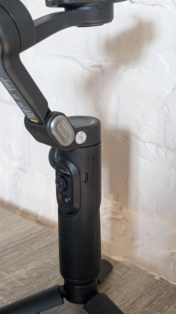Стабілізатор для смартфона Aochuan Professional Gimbal Stabilizer for