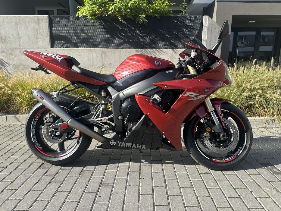 Yamaha R1 RN09 Garażowany
