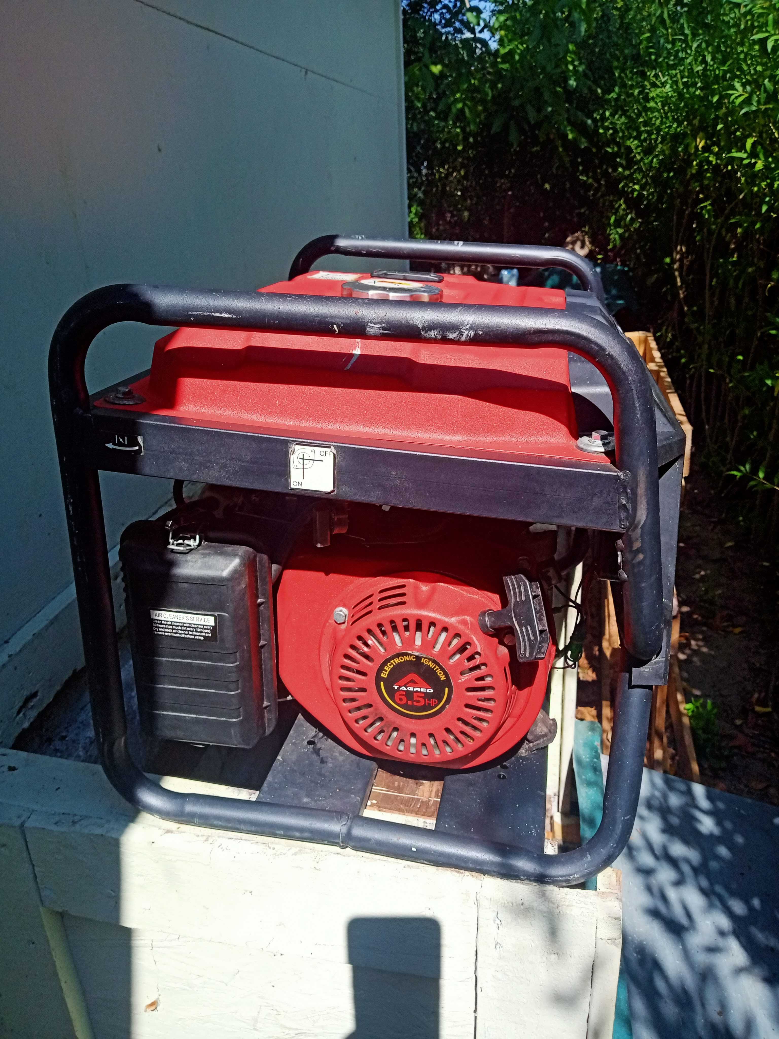 Agregat prądu 2,5kW TAGRED PROFESIONAL 230/12 V