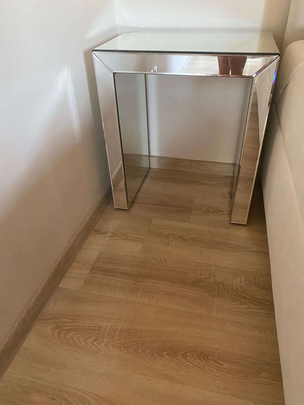 Komplet lustrzanych stolików
