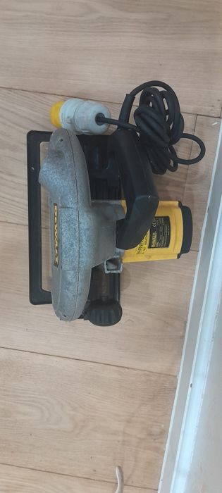 Продам паркетку Dewalt майже нову