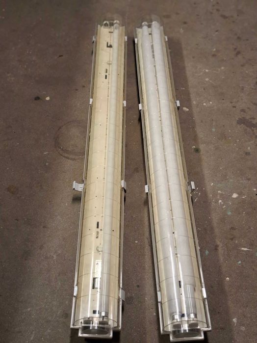 Sprzedam oddam oprawy hermetyczne z świetlówkami 120 cm