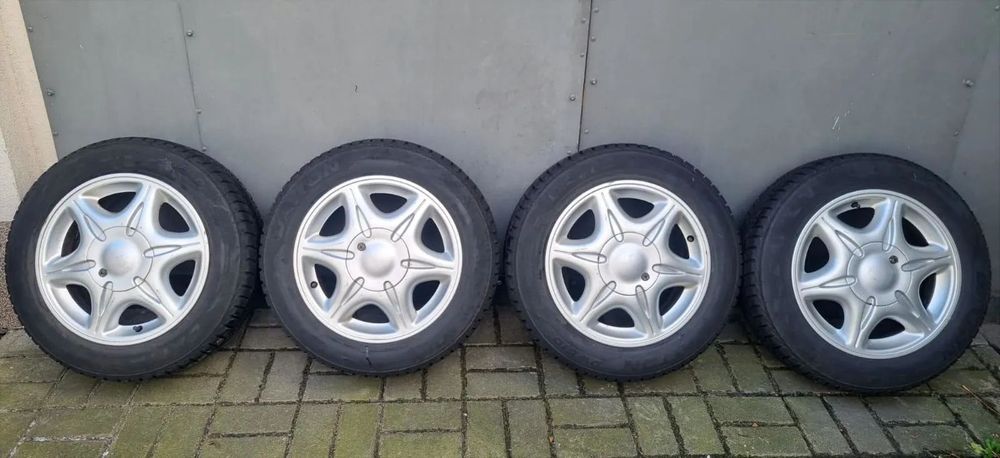 Opony zimowe z alu felgami R15  175/ 65