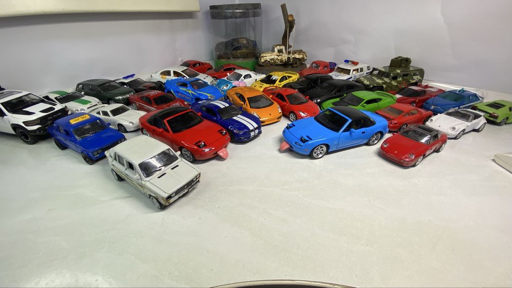 Машинки модельки масштабні моделі 1:43 1:36