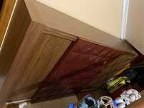 Sapateira com portas centrais detalhadas em lacado