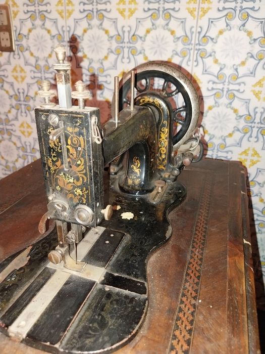 Maquina de costura antiga