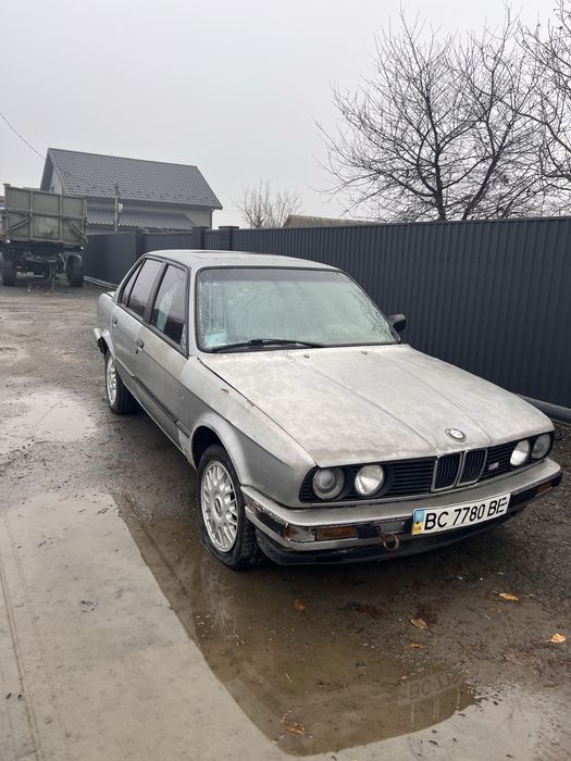 Автомобіль BMW e30 1989 року 2,4D