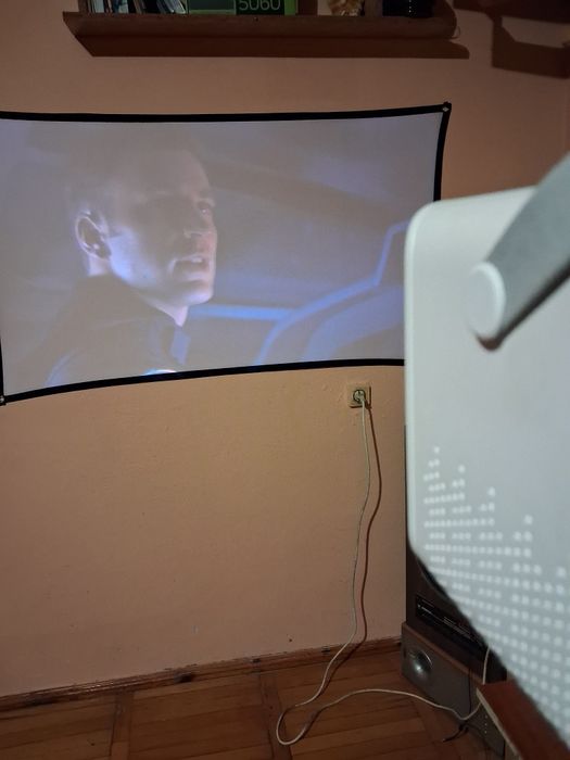 Проектор!2/32 з полотном!